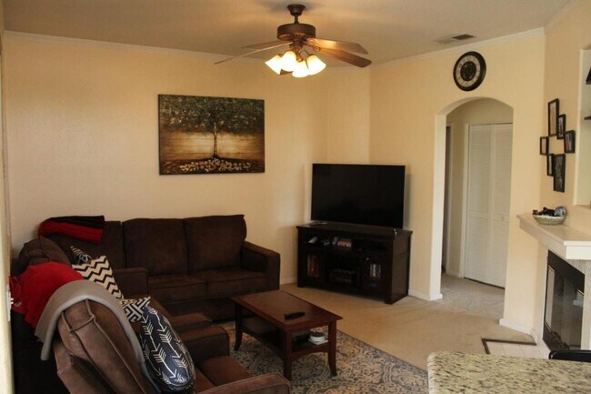 Building Photo - 10766 Sabre Hill Dr