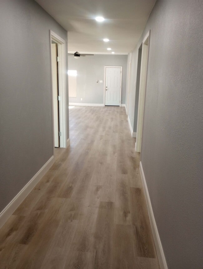 Hallway - 712 W Bond St