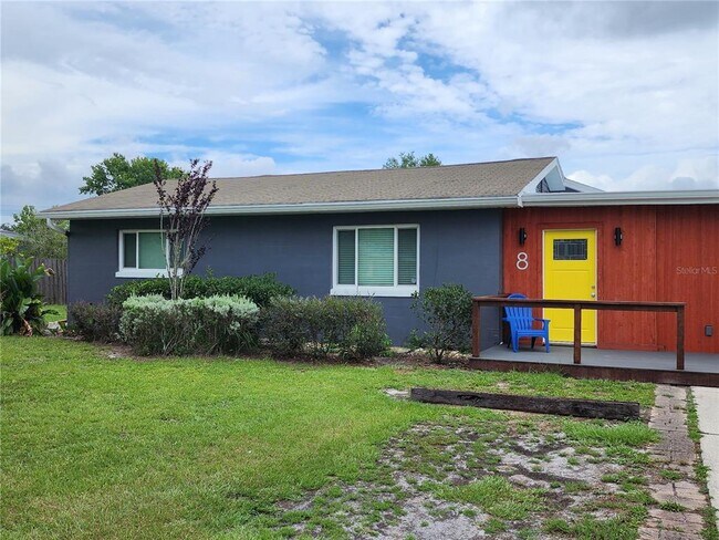 Building Photo - 8 Poinsettia Dr