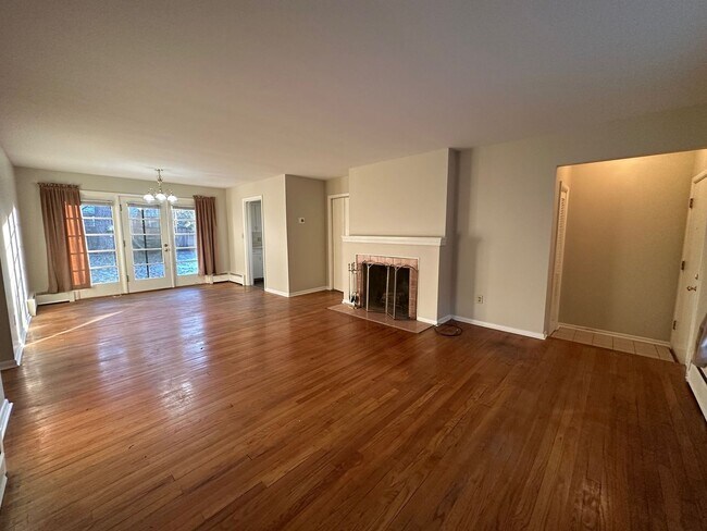 Building Photo - South Hill 3 Bedroom 2 Bath Rancher