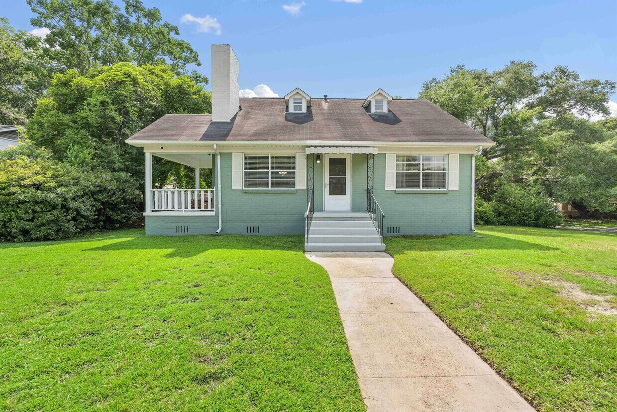 300 Thornhill Cir, Mobile, AL 36606 House Rental in Mobile, AL