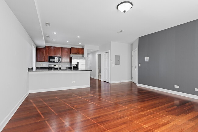 Foto del edificio - 7367 N Ashland Blvd