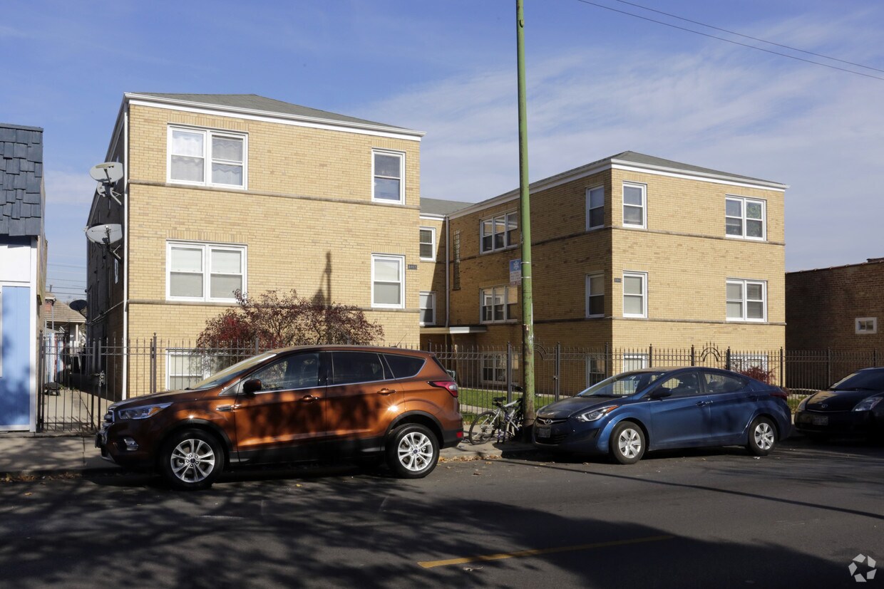 Building Photo - 6944 W Diversey