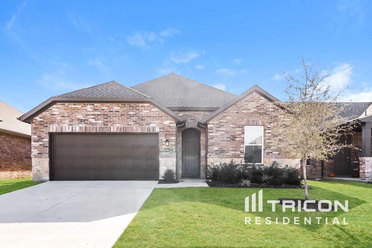 Foto principal - 2525 Finch Hollow Dr