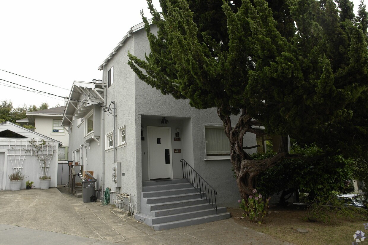 Building Photo - 4302-4304 Evans Ave
