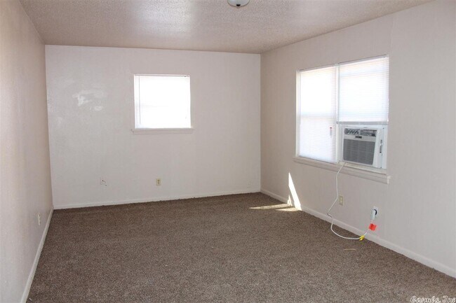 Building Photo - 901 Sharp Dr