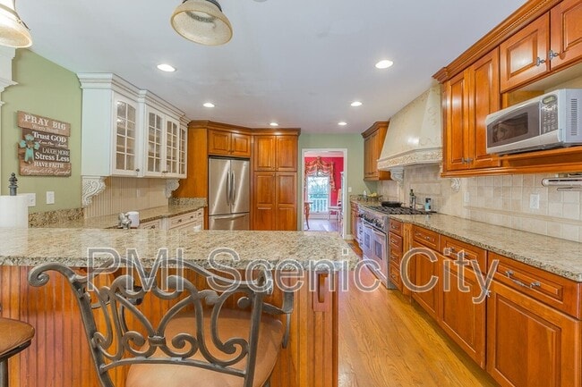 Building Photo - 605 Hidden Forest Dr