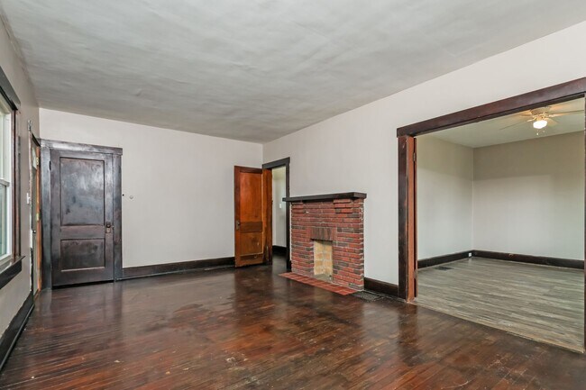 Foto del edificio - 327-329-329 N Shaffer St