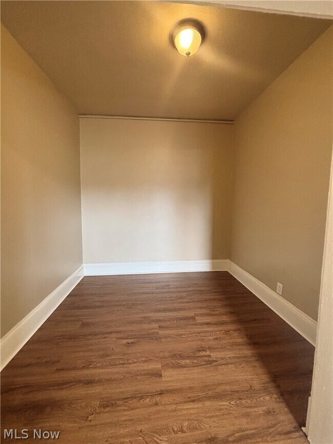 Foto del edificio - 1066 E 62nd St