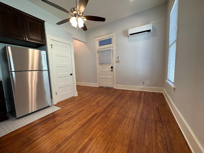 Foto del edificio - 516 E 8th St