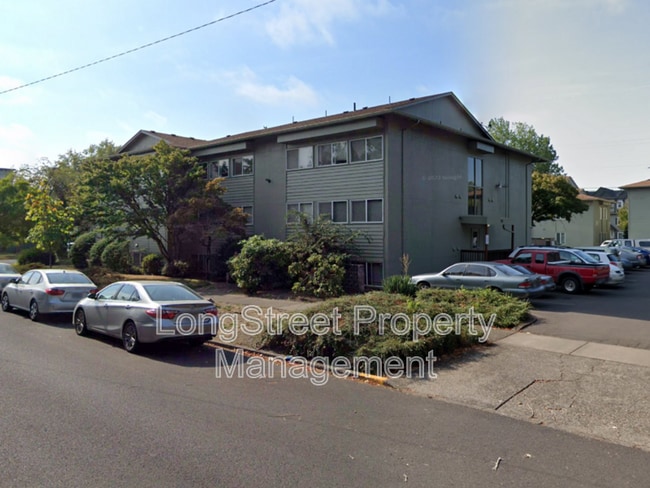 Building Photo - 915 SW Adams Ave
