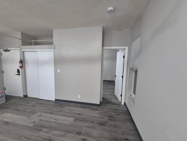 Building Photo - 301 N Riverfront Dr