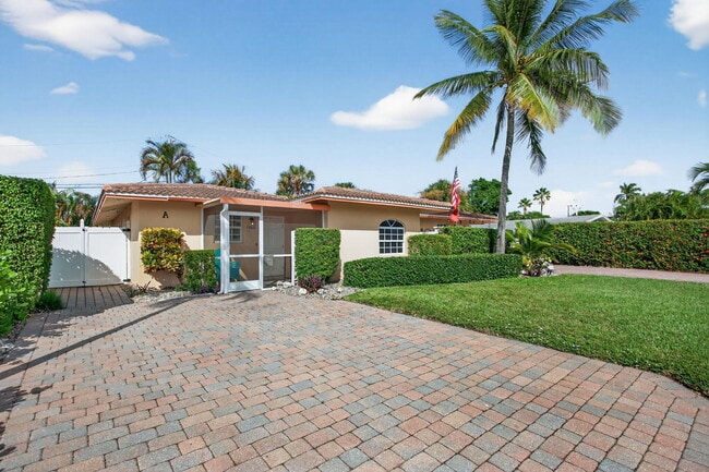 Building Photo - 3207 Marine Dr