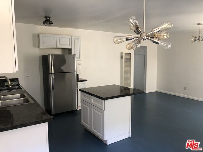 Foto del edificio - 13757 Vanowen St