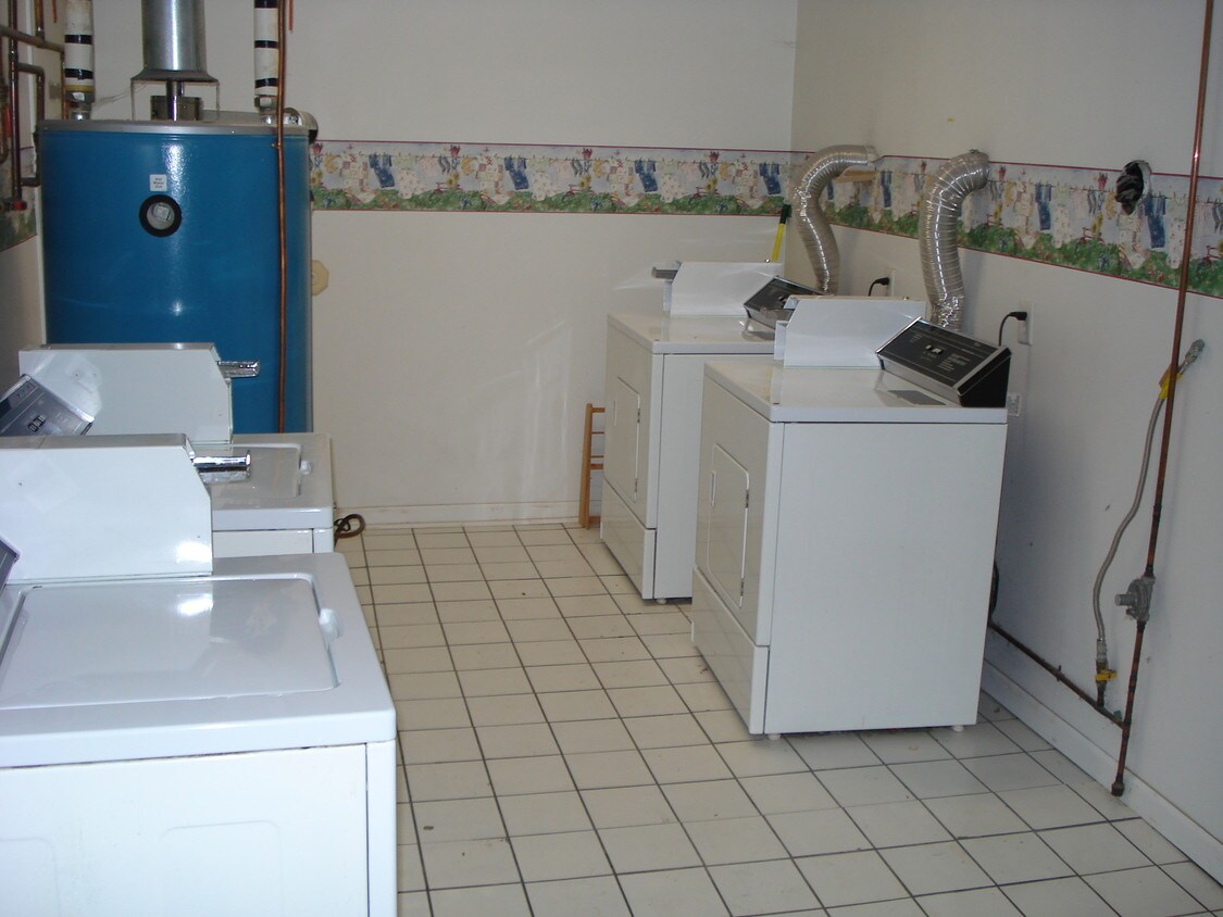 Instalaciones de lavandería en el lugar - 514 N Sibley Ave