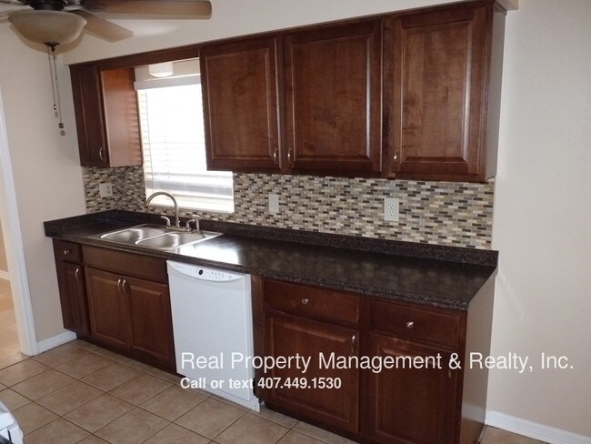 Building Photo - 5705 Briar Dr