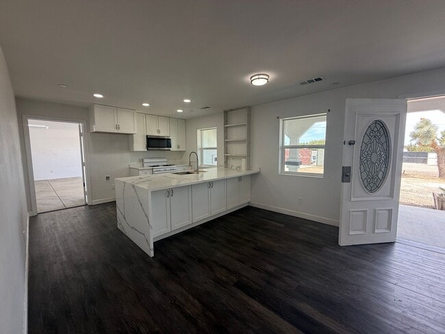 Building Photo - 12977 Cactus St