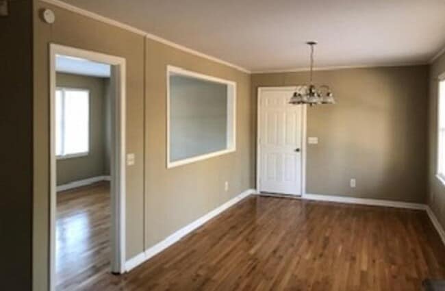 Building Photo - 304 Hickory Ridge Dr