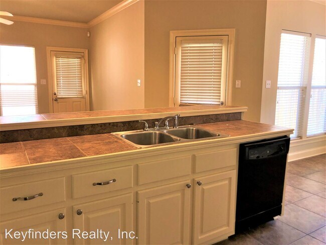 Building Photo - 3 br, 2 bath House - 41040 Villa Ct. North