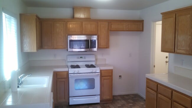 Building Photo - REDUCED!!  Beautiful home located in a court!