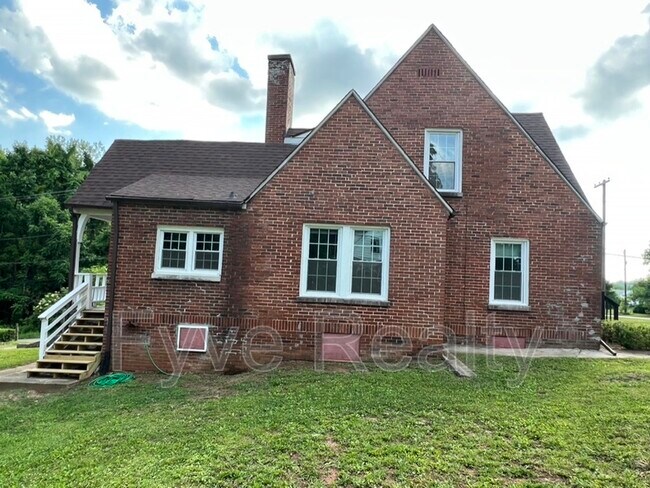 Building Photo - 3300 Lansing Ave