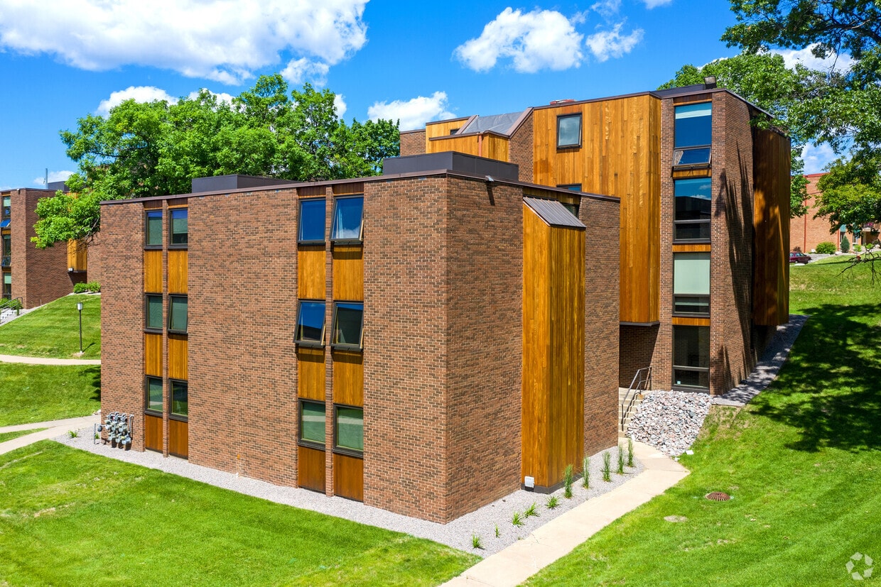 Greenway Village Apartments Lauderdale, MN