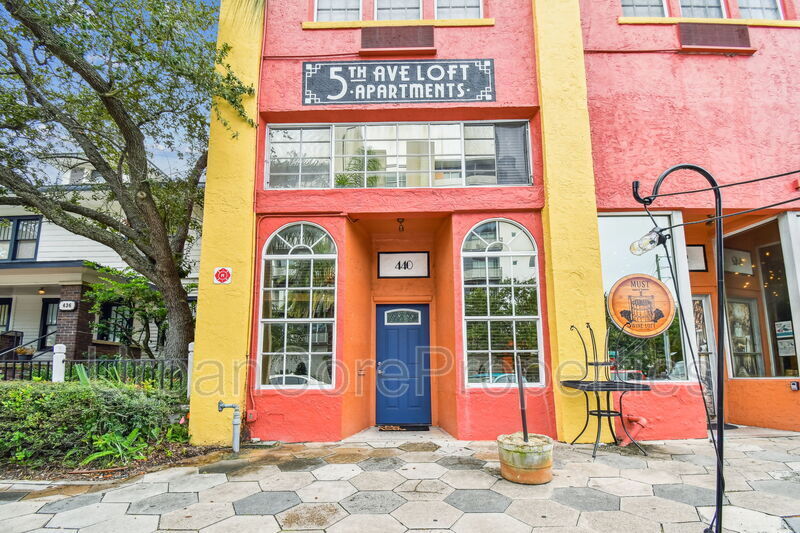 Foto principal - 440 2nd St N