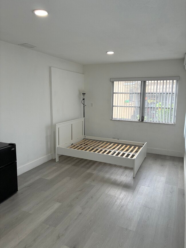 Foto del edificio - 7309 NW 62nd St