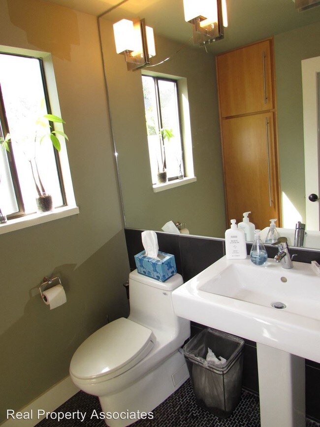 Foto del edificio - 2 br, 2.5 bath House - 512 10th Ave East #4