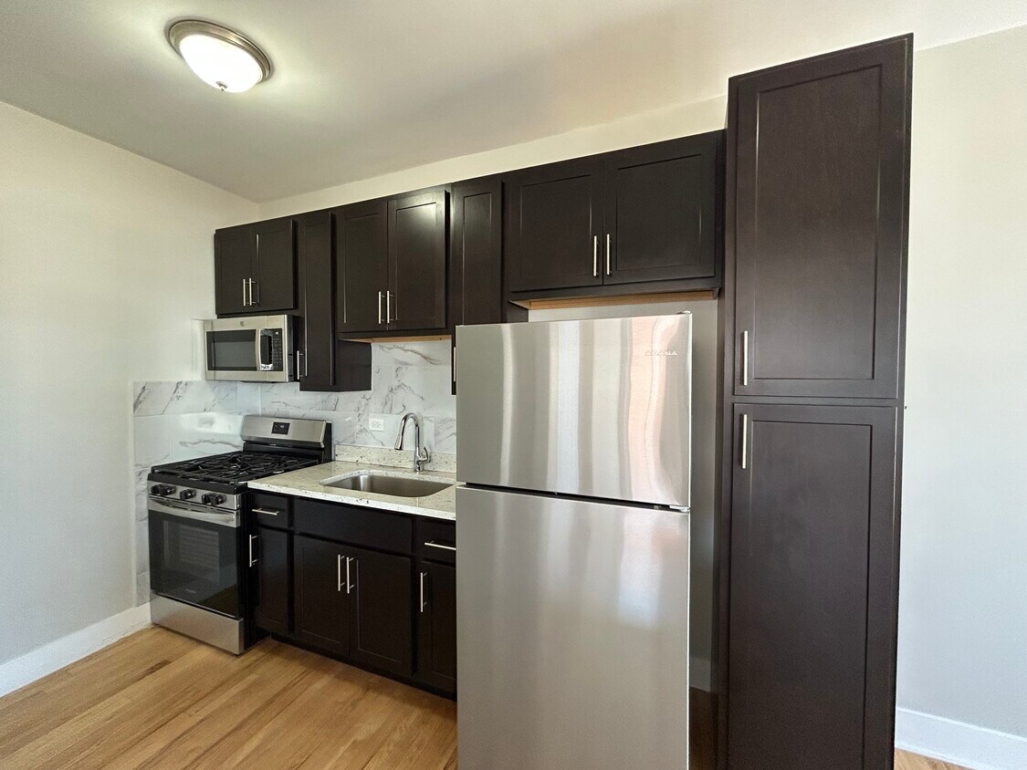 Foto principal - 2712 N Milwaukee Ave