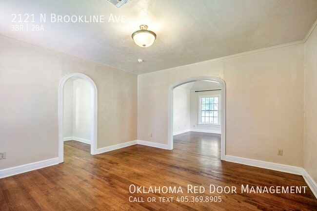 Building Photo - 2121 N Brookline Ave