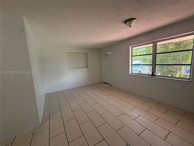 Building Photo - 5715 Hayes St