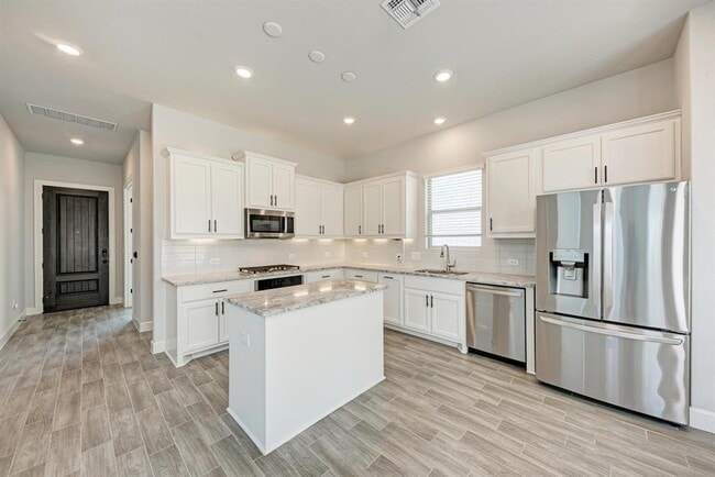 Building Photo - 12811 Stanford Dr