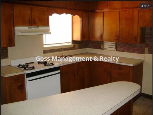 Building Photo - 108 Lindenhurst Dr