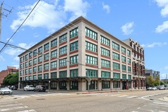 Building Photo - 408 S Front St