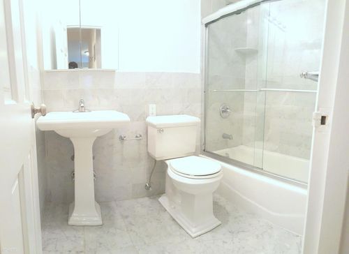 Building Photo - 338 E 83rd St