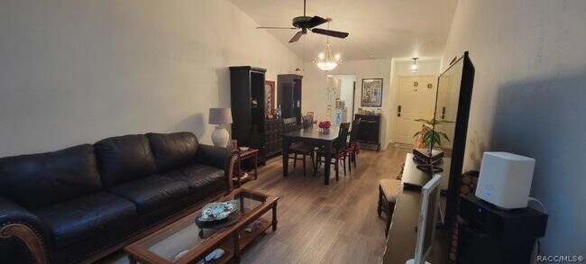 Foto del edificio - 333 E Hartford St