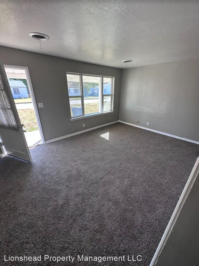 Building Photo - 4 br, 1.5 bath House - 416 E. Jarman Dr.
