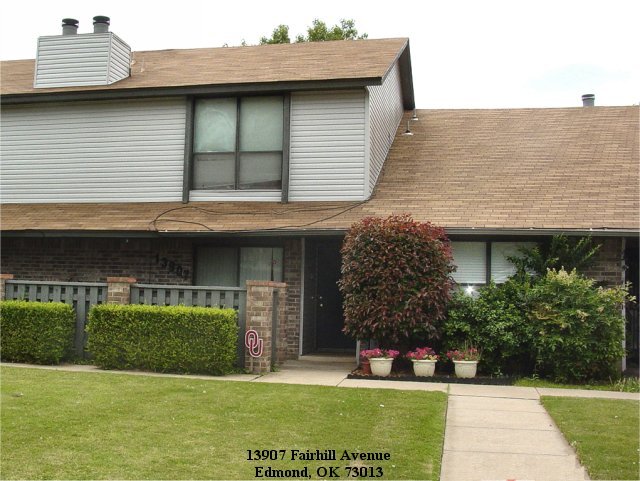 Foto principal - 13907 Fairhill Ave