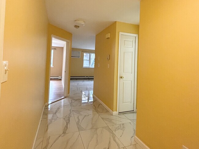 Foto del edificio - 60-51 55th St