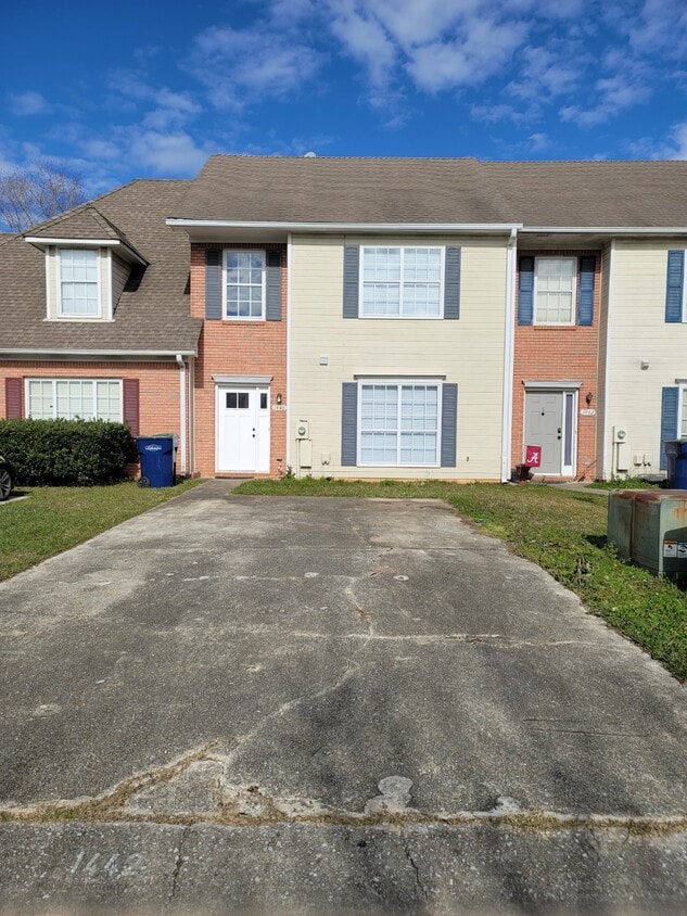 1446 Amberly Woods Cove, Helena, AL 35080 Townhome Rentals in Helena