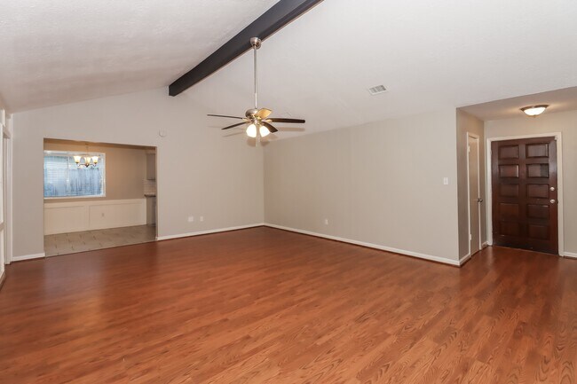 Foto del edificio - 16310 Forest Bend Ave