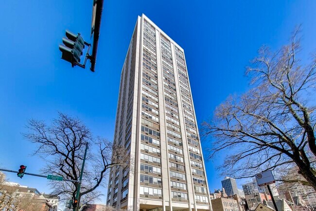 Foto del edificio - 70 W Burton Pl