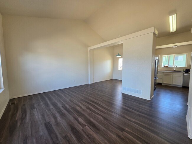 Foto del edificio - Gorgeous 4 Bed 4 bath Home In Wagon Trails!!