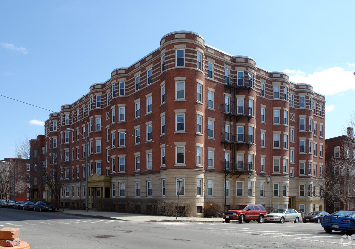 Primary Photo - 462-464 Maple St