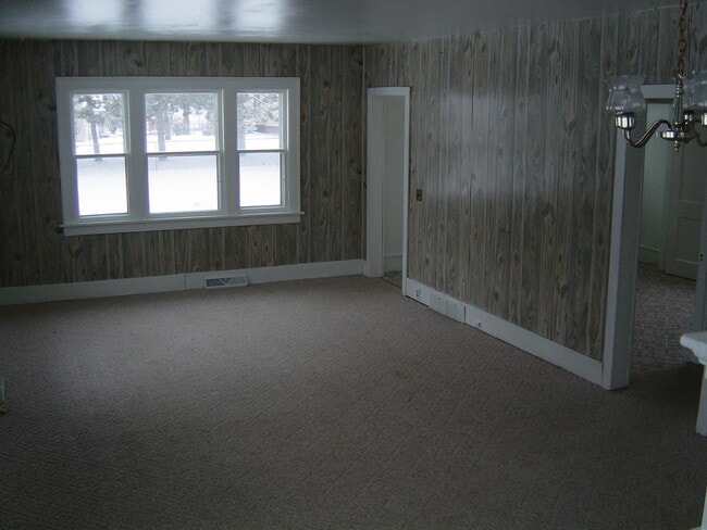 Building Photo - 2 + Bedroom home