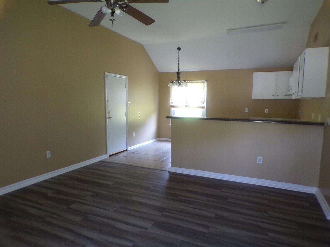 Foto del edificio - 3583 Russelwood Dr