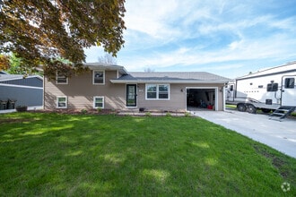Building Photo - 257 Elm Dr