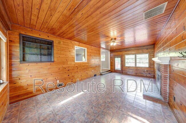 Foto del edificio - 10205 N College Ave