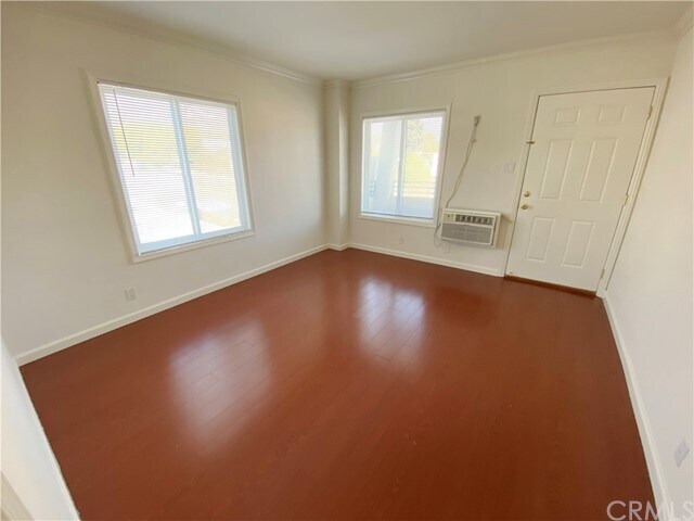 Foto del edificio - 1349 N Altadena Dr